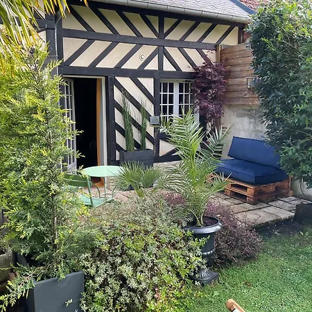 Manoir De La Croix-sonnet Bed & Breakfast