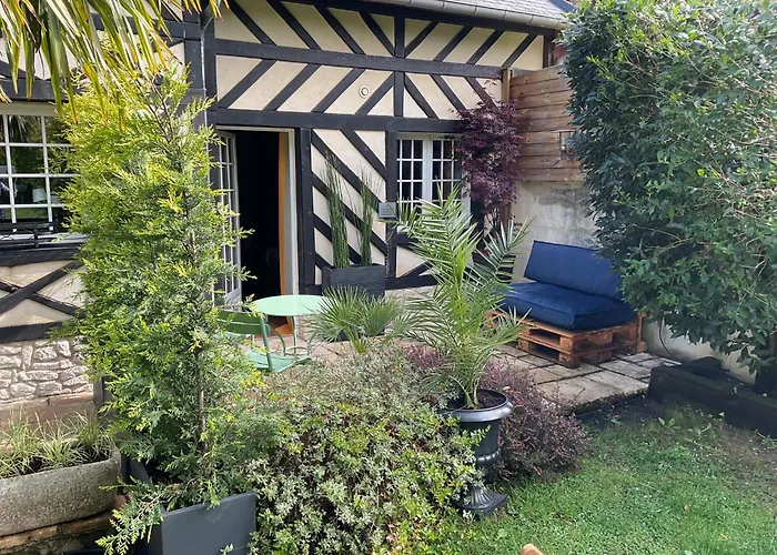 Manoir De La Croix-sonnet Bed and Breakfast